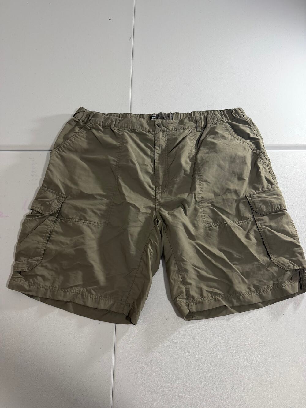 REI Mens XXL Cargo Shorts Olive Green Nylon Hiking Outdoor Elastic Waist